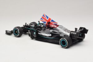 Mercedes AMG Petronas W12 E Performance L. Hamilton Winner British GP 2021 Minichamps 1:18 110211144 Resin - image 5 of 7