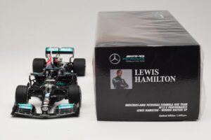 Mercedes AMG Petronas W12 E Performance L. Hamilton Winner British GP 2021 Minichamps 1:18 110211144 Resin - image 6 of 7