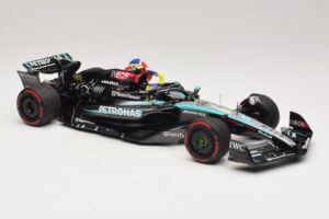 Mercedes AMG Petronas W15 E Performance L. Hamilton Winner British GP 2024 Minichamps 1:18 110241244 Resin - image 4 of 7