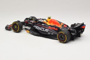 Oracle Red Bull Racing RB19 S. Perez Abu Dhabi GP 2023 Minichamps 1:18 110232311 Resin - image 5 of 7