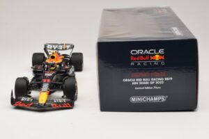 Oracle Red Bull Racing RB19 S. Perez Abu Dhabi GP 2023 Minichamps 1:18 110232311 Resin - image 6 of 7