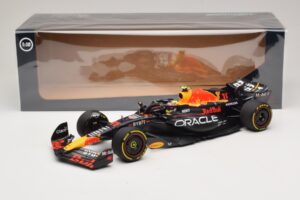 Oracle Red Bull Racing RB19 S. Perez Abu Dhabi GP 2023 Minichamps 1:18 110232311 Resin - image 7 of 7