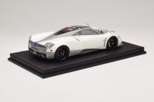 Pagani Huayra Luminous Green AB 1:18 REMC041 Resin - image 3 of 7