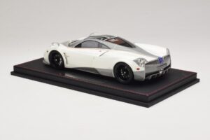 Pagani Huayra Luminous Green AB 1:18 REMC041 Resin - image 5 of 7