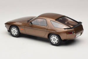 Porsche 928 S Tobacco Metallic GT Spirit 1:18 GT1005 Resin - image 5 of 6
