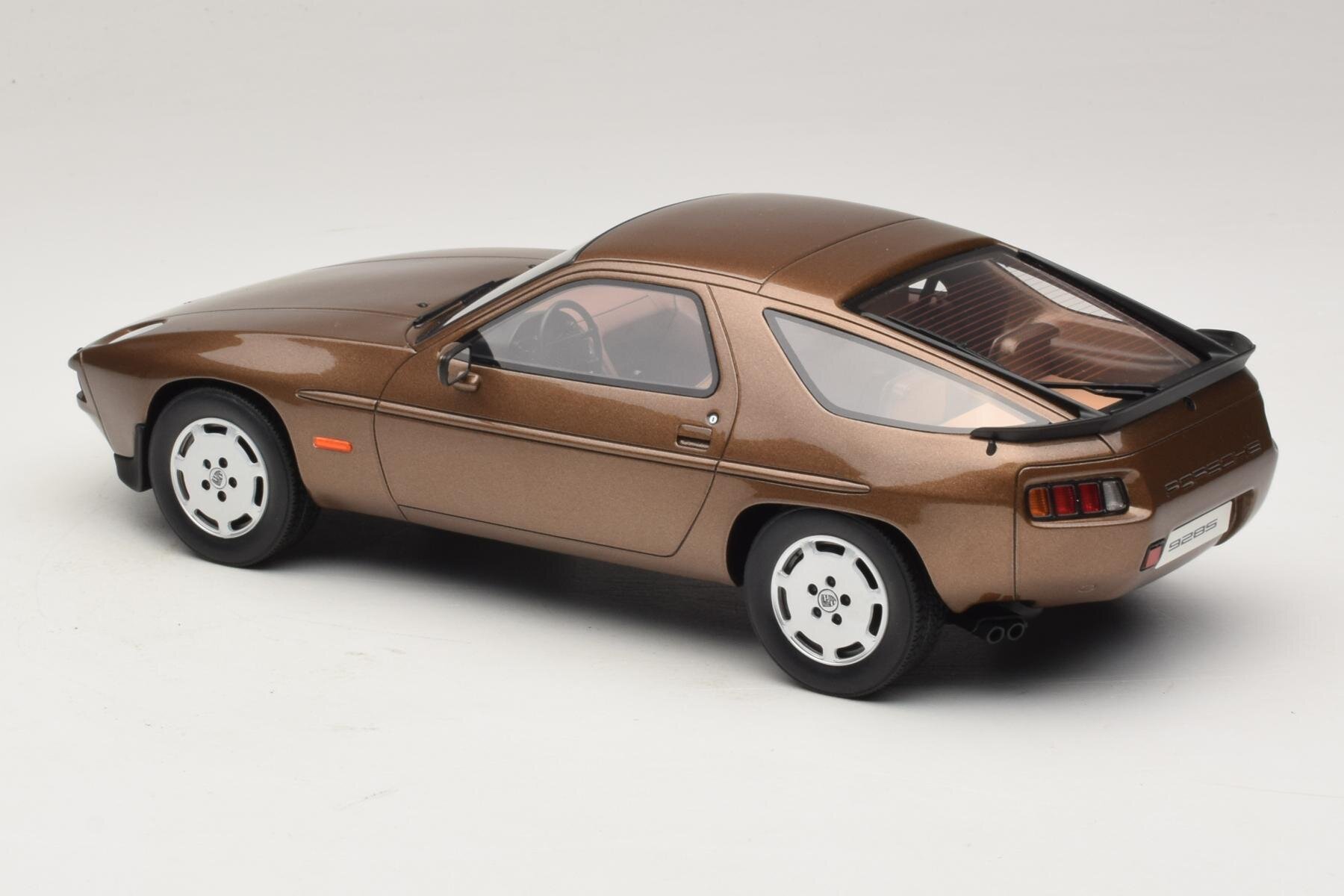 GT Spirit Porsche 928 S 1:18 Tobacco Metallic