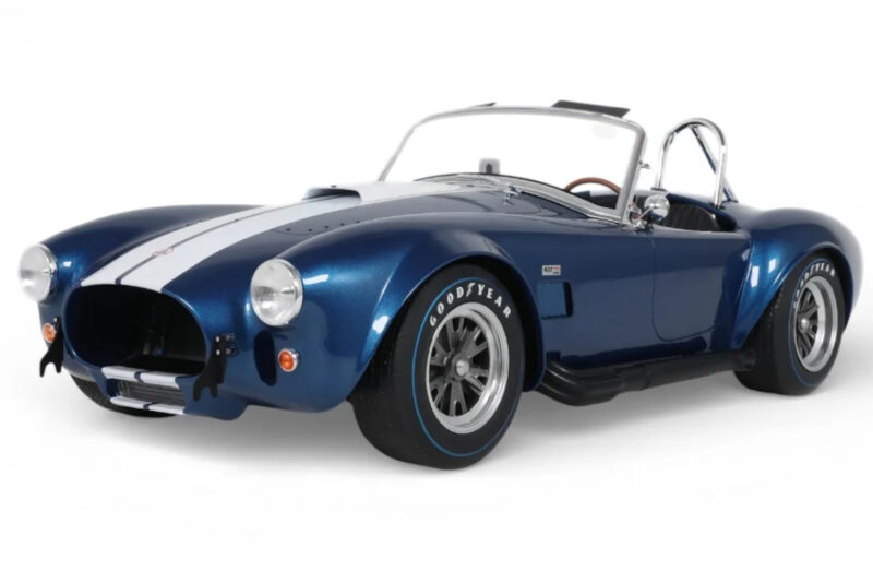 Shelby Cobra 427 S/C Blue & White Stripe GT Spirit 1:8 GTS800802 Resin