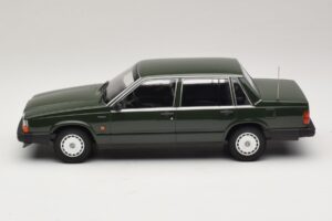 Volvo 740 GL Dark Green Minichamps 1:18 155171702 Diecast - image 3 of 6