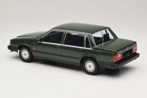 Volvo 740 GL Dark Green Minichamps 1:18 155171702 Diecast - image 5 of 6