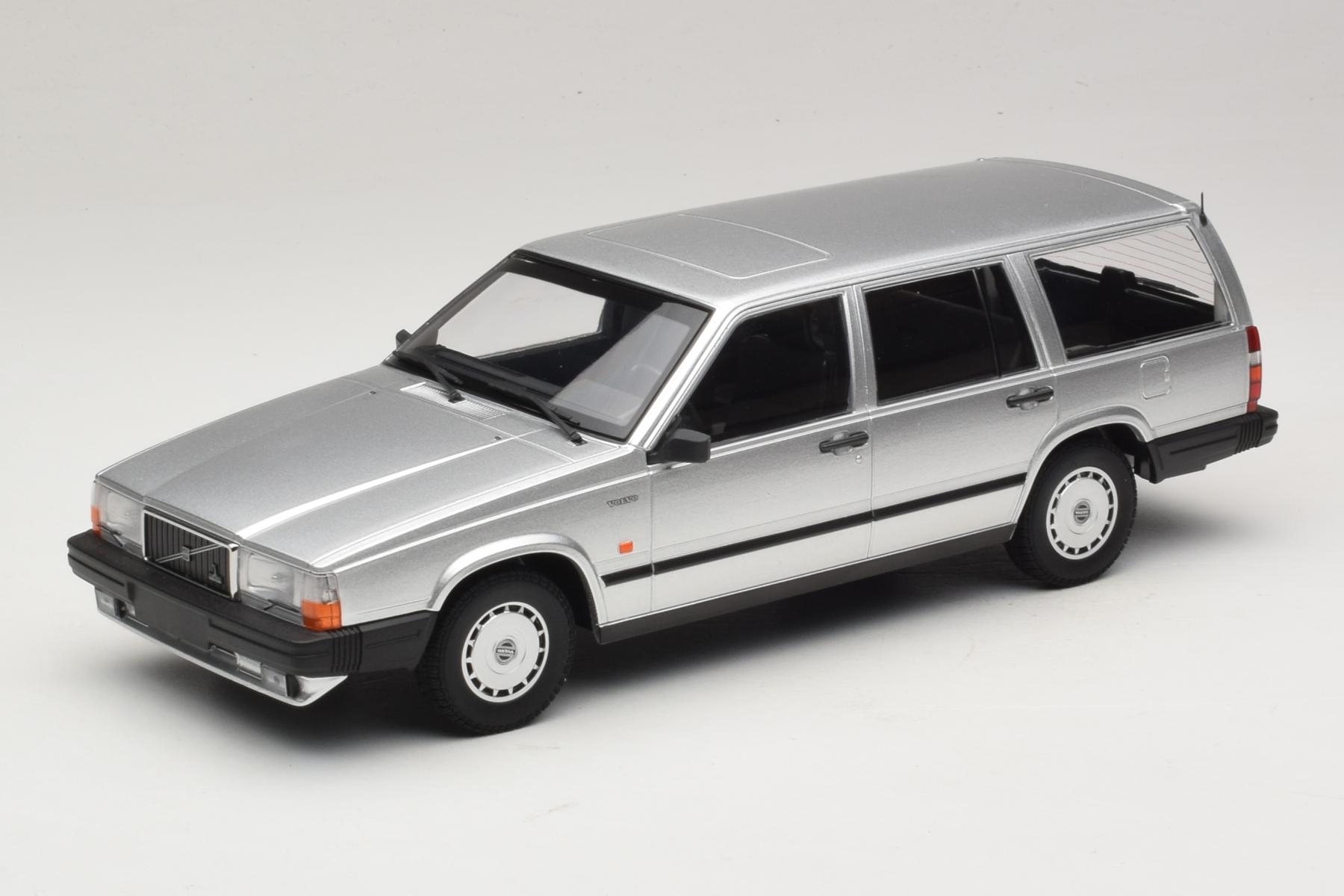 Volvo 740 GL Estate Silver Minichamps 1:18