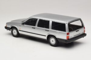 Volvo 740 GL Estate Silver Minichamps 1:18 155171770 Diecast - image 5 of 6