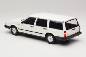 Volvo 740 GL Estate White Minichamps 1:18 155171772 Diecast - image 5 of 6