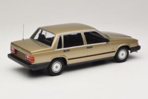 Volvo 740 GL Gold Minichamps 1:18 155171700 Diecast - image 2 of 6