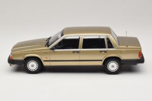 Volvo 740 GL Gold Minichamps 1:18 155171700 Diecast - image 3 of 6