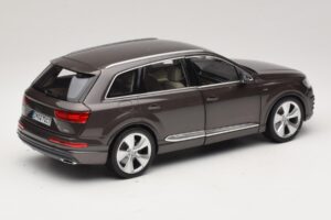 Audi Q7 4M Argus Brown Minichamps 1:18 5011407615 Diecast - image 3 of 8