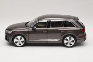 Audi Q7 4M Argus Brown Minichamps 1:18 5011407615 Diecast - image 4 of 8