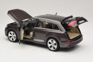 Audi Q7 4M Argus Brown Minichamps 1:18 5011407615 Diecast - image 5 of 8