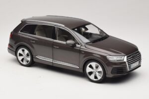 Audi Q7 4M Argus Brown Minichamps 1:18 5011407615 Diecast - image 6 of 8