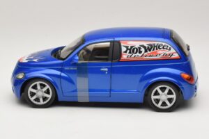Chrysler PT Cruiser Delivery Blue Hot Wheels 1:18 29616 Diecast - image 3 of 7