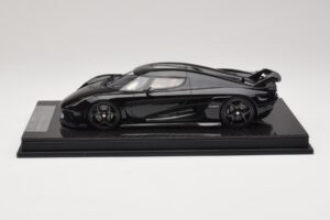 Koenigsegg Regera Black Carbon Package Beige Interior FrontiArt 1:18 REMC042 Resin - image 3 of 7