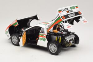Lancia 037 #2 A. Bettega / M. Perissinot Rally San Marino 1984 Kyosho 1:18 08306F Diecast - image 5 of 8