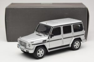 Mercedes G500 W463 LWB Dealer Edition Silver AUTOart 1:18 B66962142 Diecast - image 8 of 8