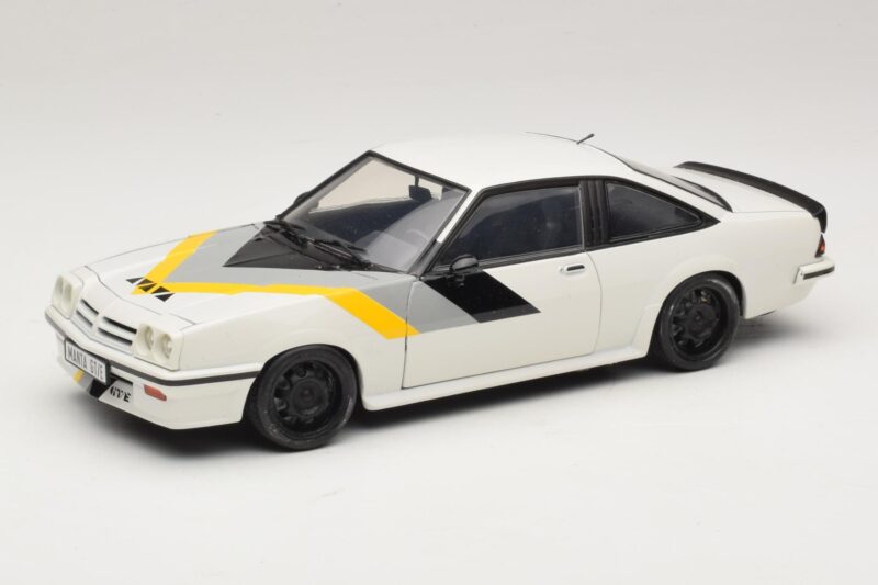 Opel Manta B GT/E White Custom Black Wheels Revell 1:18 Opel Manta B GT/E White Custom Black Wheels Revell 1:18 08422 Diecast