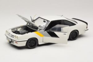 Opel Manta B GT/E White Custom Black Wheels Revell 1:18 08422 Diecast - image 2 of 8