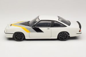Opel Manta B GT/E White Custom Black Wheels Revell 1:18 08422 Diecast - image 4 of 8