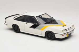 Opel Manta B GT/E White Custom Black Wheels Revell 1:18 08422 Diecast - image 6 of 8