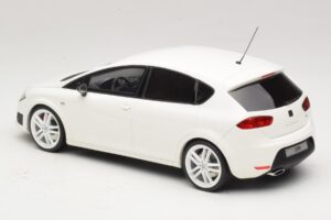 SEAT Leon Cupra R Mk2 White Otto 1:18 OT1332 Resin - image 5 of 6