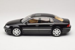 Volkswagen Phaeton 3D 6.0 W12 Black Otto 1:18 OT1266 Resin - image 3 of 6