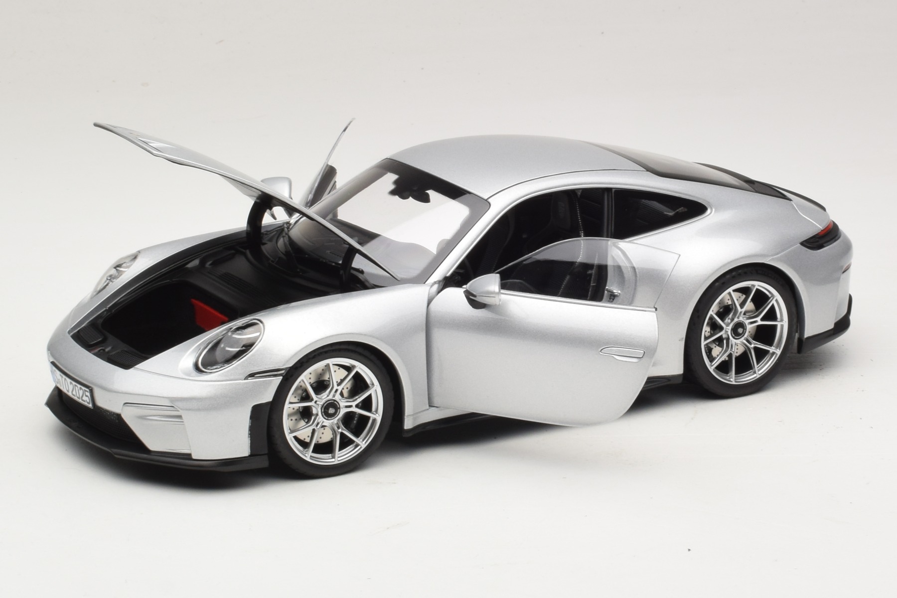 Norev Porsche 911 GT3 Touring 1:18 GT Silver 2025