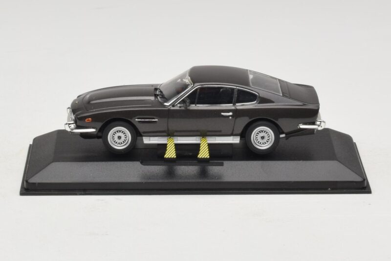 Aston Martin DBS On Her Majesty's Secret Service With Skis Minichamps 1:43 Aston Martin DBS On Her Majesty's Secret Service With Skis Minichamps 1:43 436137600-P1 Diecast