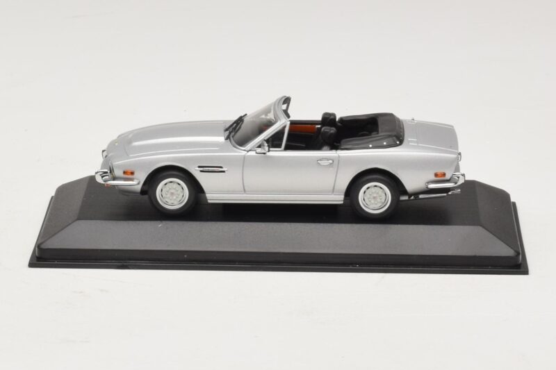 Aston Martin V8 Volante Silver Minichamps 1:43 Aston Martin V8 Volante Silver Minichamps 1:43 400137601 Diecast