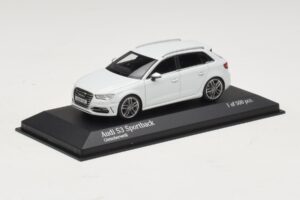 Audi S3 8V Sportback White Minichamps 1:43 437013010 Diecast - image 2 of 4