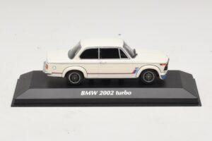 BMW 2002 Turbo White Maxichamps 1:43 940022201 Diecast