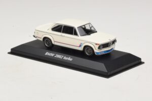 BMW 2002 Turbo White Maxichamps 1:43 940022201 Diecast - image 3 of 4