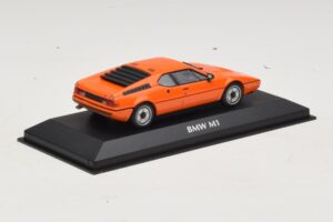 BMW M1 Orange Maxichamps 1:43 940025020 Diecast - image 2 of 4