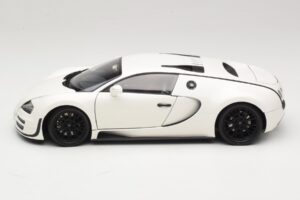 Bugatti Veyron Super Sport White Minichamps 1:18 100110844 Diecast - image 4 of 8