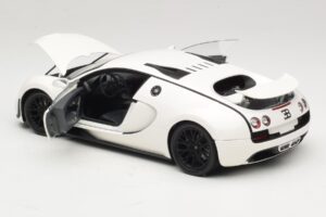 Bugatti Veyron Super Sport White Minichamps 1:18 100110844 Diecast - image 5 of 8