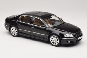 Volkswagen Phaeton 3D 6.0 W12 Black Otto 1:18 OT1266 Resin - image 4 of 6