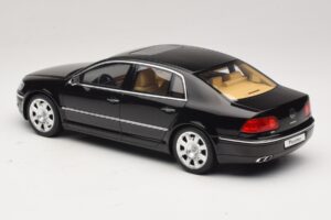 Volkswagen Phaeton 3D 6.0 W12 Black Otto 1:18 OT1266 Resin - image 5 of 6