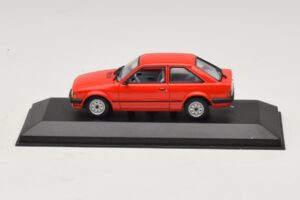 Ford Escort Mk3 3-door Red Minichamps 1:43 400085000 Diecast