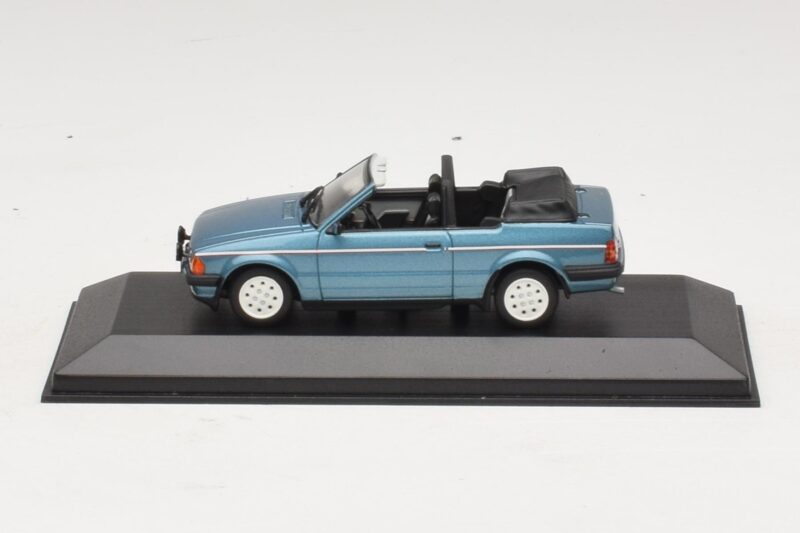 Ford Escort Mk3 Cabriolet Blue Metallic Minichamps 1:43 Ford Escort Mk3 Cabriolet Blue Metallic Minichamps 1:43 400085030 Diecast