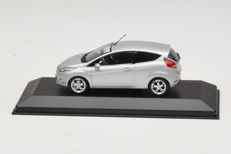 Ford Fiesta Mk7 Moondust Silver Metallic Minichamps 1:43 Ford Fiesta Mk7 Moondust Silver Metallic Minichamps 1:43 403088003 Diecast
