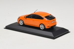 Ford Focus ST Mk2 Electric Orange Minichamps 1:43 400087302 Diecast - image 3 of 4