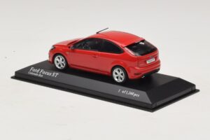Ford Focus ST Mk2 Red Minichamps 1:43 400087301 Diecast - image 3 of 4