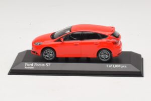 Ford Focus ST Mk3 Red Minichamps 1:43 410081001 Diecast
