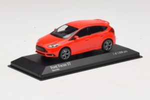 Ford Focus ST Mk3 Red Minichamps 1:43 410081001 Diecast - image 2 of 4